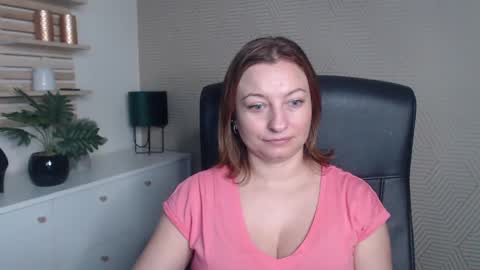 Snapshot of angela_samt chatting on October 27, 6:42 am Angela online show from October 27, 6:42 am