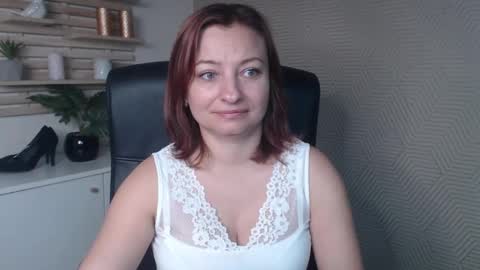 Snapshot of angela_samt chatting on October 6, 5:24 am Angela online show from October 6, 5:24 am