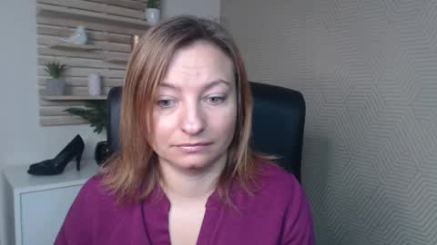 Snapshot of angela_samt chatting on September 30, 5:35 am Angela online show from September 30, 5:35 am