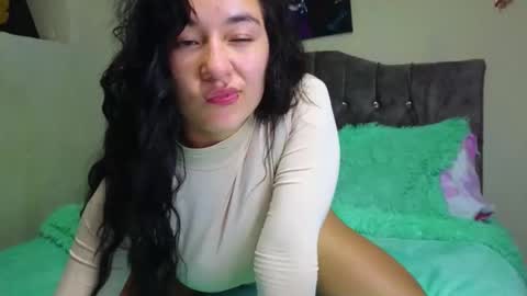 angelacute19 online show from April 18, 12:46 am