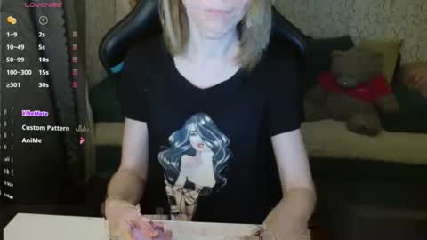 Snapshot of angelcute32 chatting on October 26, 3:18 pm AngelCute32 online show from October 26, 3:18 pm