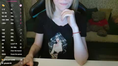 Snapshot of angelcute32 chatting on October 17, 3:37 pm AngelCute32 online show from October 17, 3:37 pm