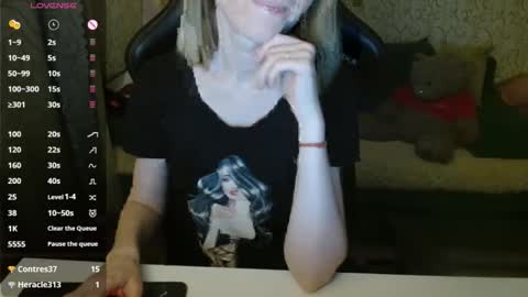 Snapshot of angelcute32 chatting on October 28, 3:40 pm AngelCute32 online show from October 28, 3:40 pm