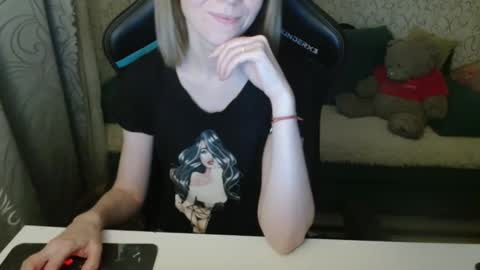 Snapshot of angelcute32 chatting on October 16, 3:25 pm AngelCute32 online show from October 16, 3:25 pm