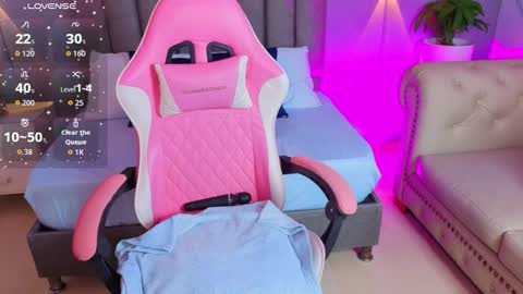 Snapshot of angelica_dymond chatting on October 17, 2:53 pm A N G E L I C A online show from October 17, 2:53 pm