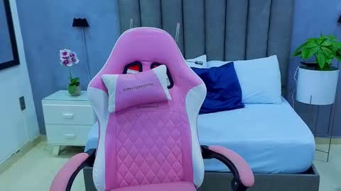 Snapshot of angelica_dymond chatting on October 13, 11:13 am A N G E L I C A online show from October 13, 11:13 am