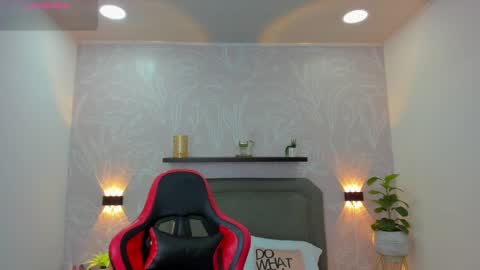 Snapshot of angelica_dymond chatting on February 13, 12:11 pm A N G E L I C A online show from February 13, 12:11 pm