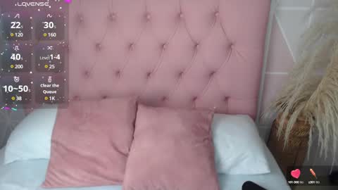 Snapshot of angelica_dymond chatting on December 27, 12:23 pm A N G E L I C A online show from December 27, 12:23 pm