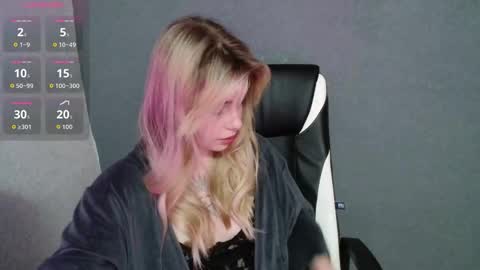 Snapshot of angelicablanch chatting on October 9, 9:52 pm angelicablanch online show from October 9, 9:52 pm