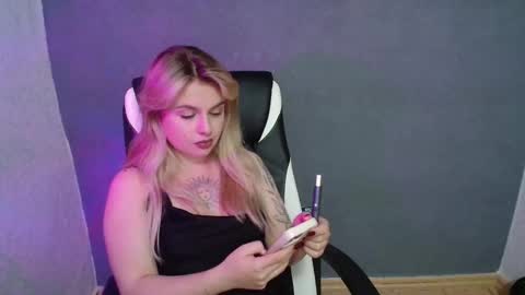 Snapshot of angelicablanch chatting on September 20, 10:08 pm angelicablanch online show from September 20, 10:08 pm