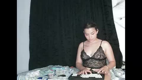 Snapshot of angelicahotparis18 chatting on October 27, 1:56 am angelica gomez online show from October 27, 1:56 am