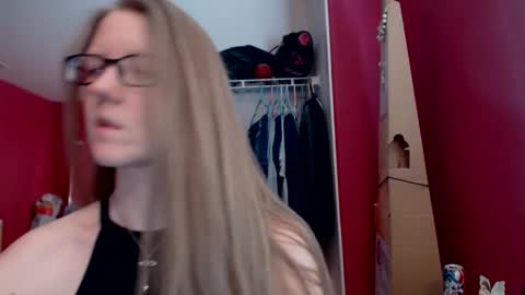 Snapshot of angelicangel3 chatting on February 18, 6:06 pm AngelicAngel online show from February 18, 6:06 pm