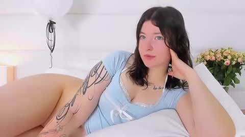 Snapshot of angelicmoon chatting on October 14, 2:25 am Angelic online show from October 14, 2:25 am