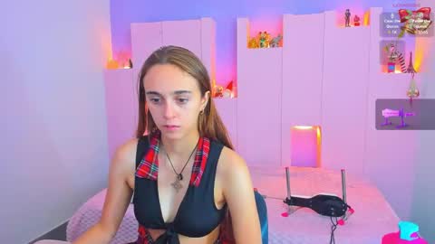Snapshot of angelikarose1 chatting on December 6, 3:52 am Angelika Rose online show from December 6, 3:52 am
