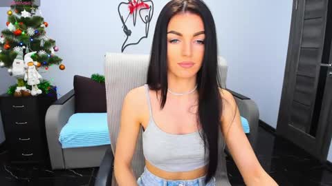Snapshot of angelina_clark chatting on December 26, 12:59 pm Angelina online show from December 26, 12:59 pm