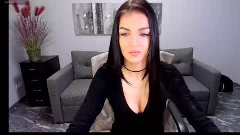 Snapshot of angelina_clark chatting on December 7, 6:21 am Angelina online show from December 7, 6:21 am
