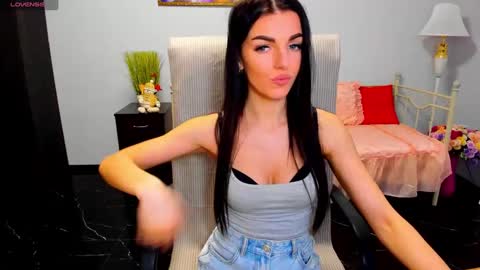 Snapshot of angelina_clark chatting on January 21, 1:54 pm Angelina online show from January 21, 1:54 pm