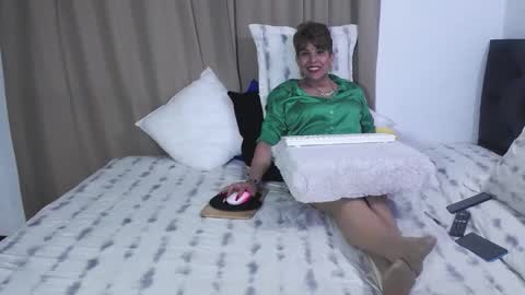 Snapshot of angelina_stone_65 chatting on October 9, 3:43 am Angelina online show from October 9, 3:43 am