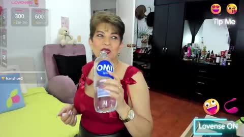 Snapshot of angelina_stone_65 chatting on October 22, 10:04 pm Angelina online show from October 22, 10:04 pm