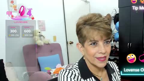 Snapshot of angelina_stone_65 chatting on September 30, 11:09 pm Angelina online show from September 30, 11:09 pm