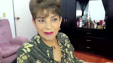 Snapshot of angelina_stone_65 chatting on October 18, 12:46 am Angelina online show from October 18, 12:46 am