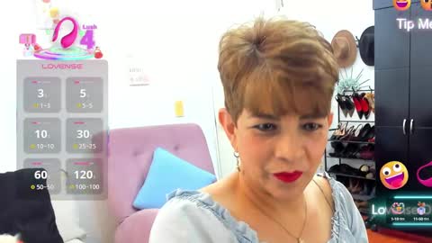 Snapshot of angelina_stone_65 chatting on September 18, 10:41 pm Angelina online show from September 18, 10:41 pm