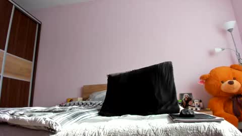 Snapshot of angelinacht chatting on February 19, 8:22 am Angelina online show from February 19, 8:22 am