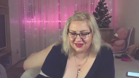 Snapshot of angelinaglam chatting on December 20, 2:38 pm AngelinaGlam online show from December 20, 2:38 pm