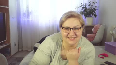 Snapshot of angelinaglam chatting on December 13, 12:06 pm AngelinaGlam online show from December 13, 12:06 pm