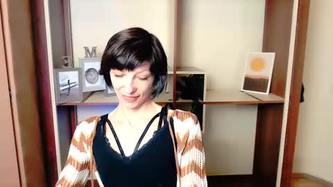 Snapshot of angelinalov_ chatting on October 4, 8:31 am Angelina online show from October 4, 8:31 am