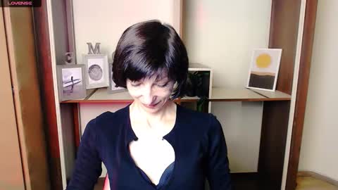 Snapshot of angelinalov_ chatting on October 6, 8:42 am Angelina online show from October 6, 8:42 am