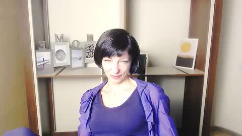 Snapshot of angelinalov_ chatting on September 18, 6:45 am Angelina online show from September 18, 6:45 am