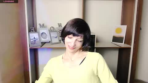 Snapshot of angelinalov_ chatting on October 10, 9:14 am Angelina online show from October 10, 9:14 am