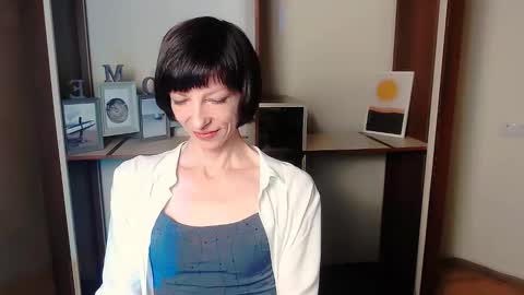 Snapshot of angelinalov_ chatting on September 23, 6:55 am Angelina online show from September 23, 6:55 am