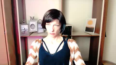 Snapshot of angelinalov_ chatting on October 3, 8:30 am Angelina online show from October 3, 8:30 am