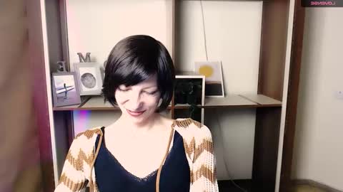 Snapshot of angelinalov_ chatting on October 31, 8:18 am Angelina online show from October 31, 8:18 am