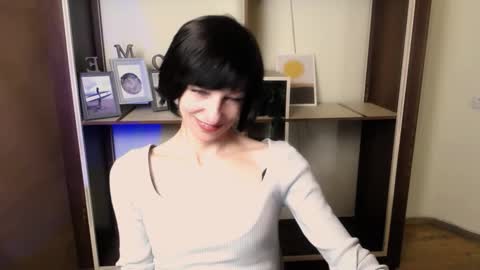 Snapshot of angelinalov_ chatting on October 25, 7:16 am Angelina online show from October 25, 7:16 am