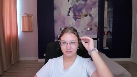 AngelinaLow online show from September 25, 11:31 am