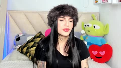 Angeline Smith  online show from December 13, 8:43 am