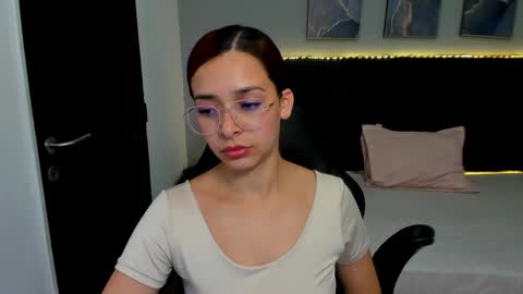 angeline_davies online show from February 5, 4:15 am