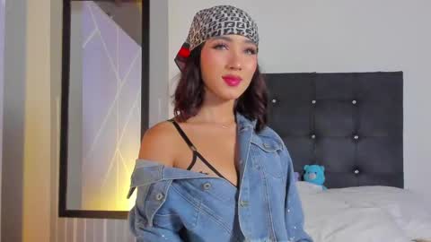 Snapshot of angelique_murphy chatting on September 11, 8:36 am Angelique Murphy online show from September 11, 8:36 am