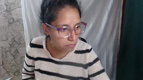 Snapshot of angelitaa_hot chatting on September 16, 1:57 am angela online show from September 16, 1:57 am