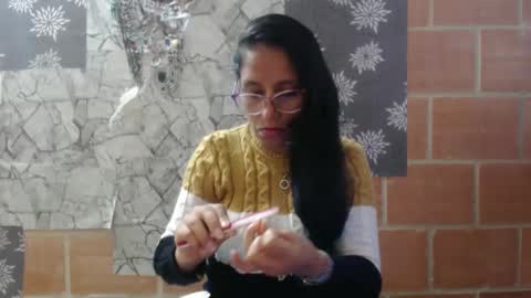 Snapshot of angelitaa_hot chatting on March 5, 3:07 pm angela online show from March 5, 3:07 pm