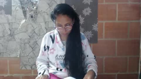 Snapshot of angelitaa_hot chatting on February 25, 2:58 pm angela online show from February 25, 2:58 pm