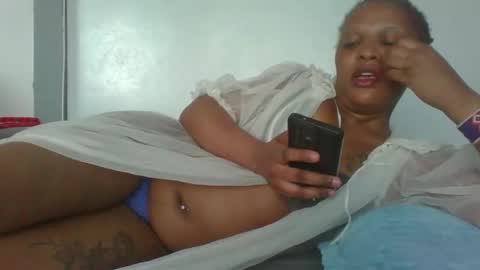 Snapshot of angelkiny chatting on October 17, 8:17 am angelkiny online show from October 17, 8:17 am