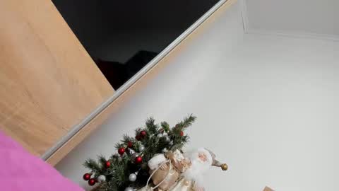 KrystyYo online show from December 17, 7:26 pm