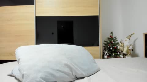 KrystyYo online show from December 4, 5:21 am