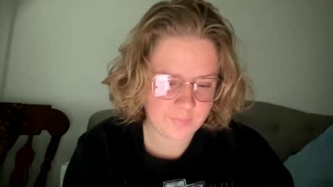 Snapshot of angeloflight273360 chatting on February 24, 10:25 pm Angel of Light online show from February 24, 10:25 pm