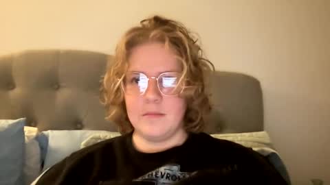 Snapshot of angeloflight273360 chatting on February 27, 12:43 am Angel of Light online show from February 27, 12:43 am