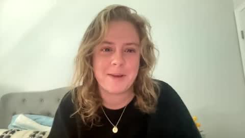 Snapshot of angeloflight273360 chatting on December 10, 6:17 pm Angel of Light online show from December 10, 6:17 pm